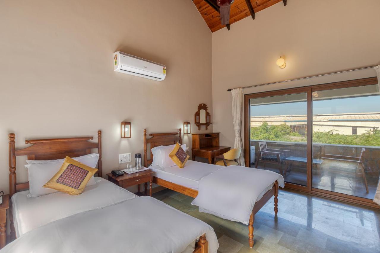 The Kutchh Courtyard Apartment Kukma Bagian luar foto